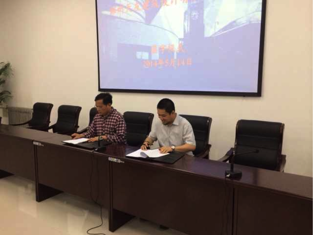 說明: http://www.liaopa.cn/uploads/allimg/140902/1-140Z22102312J.JPG